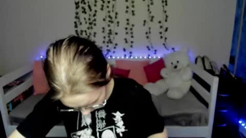 shy_elina01 online show from October 2025 10:26:01 AM