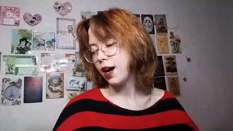 Milena online show from October 2025 01:43:02 PM