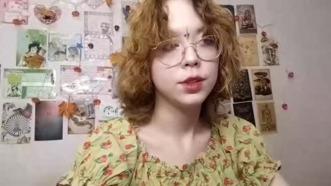 Milena online show from November 2025 01:00:02 PM