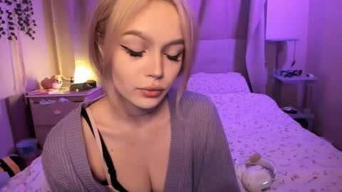 Snapshot of shy_meowmegan chatting on October 2025 08:48:01 PM Megan 3 online show from October 2025 08:48:01 PM