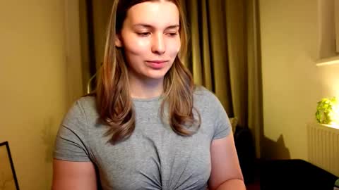 shy_nerd_babyy online show from February 2025 04:40:01 AM