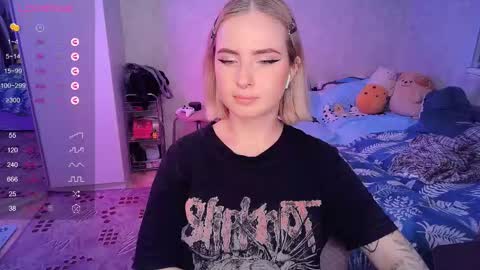 Effie online show from February 2025 10:03:02 PM