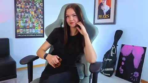 Snapshot of sia_shine chatting on November 2025 11:31:02 AM Sia online show from November 2025 11:31:02 AM