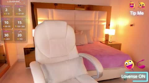 Sienna  online show from October 2025 11:32:02 AM