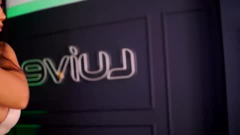 Sienna online show from October 2025 09:54:01 AM