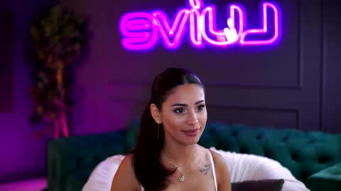 Sienna online show from November 2025 10:26:02 AM