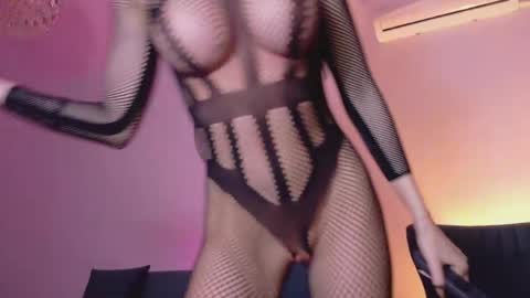 Sienna online show from April 2026 10:18:01 PM