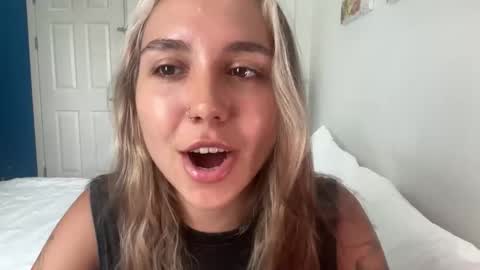 You fav Miss Si online show from March 2026 05:57:02 AM