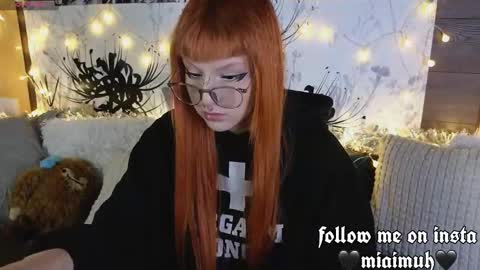 Mia online show from December 2025 11:32:01 PM