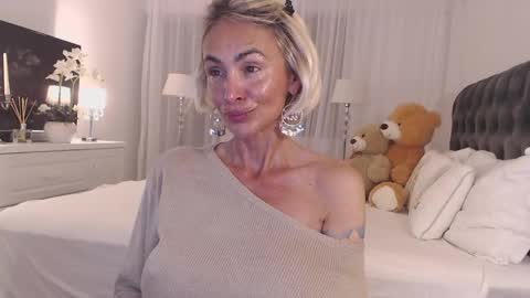 Snapshot of silver_miss chatting on April 2026 07:16:01 PM Silver ok online show from April 2026 07:16:01 PM