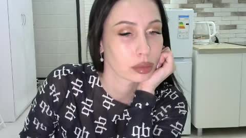 Snapshot of silver_still chatting on April 2026 05:28:01 PM silver_still online show from April 2026 05:28:01 PM