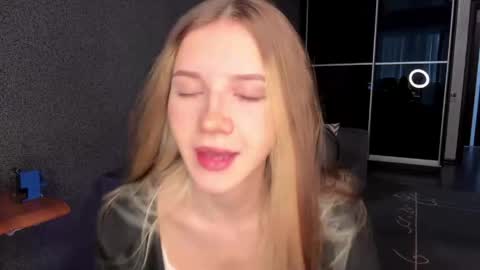 simikiss online show from May 2026 10:01:01 AM