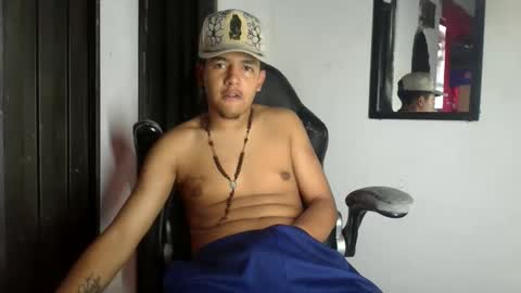 Snapshot of simon222_hot chatting on April 2026 05:54:02 PM simonxxl online show from April 2026 05:54:02 PM