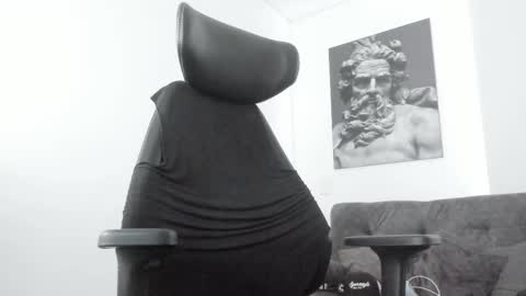 simon_leon01 online show from February 2026 12:45:01 PM