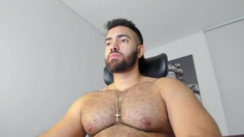 simon_leon01 online show from April 2026 11:17:02 PM
