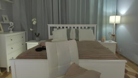 Simona  online show from January 2025 05:00:01 PM