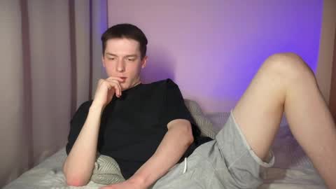 Snapshot of simonsweett chatting on May 2026 08:17:02 PM Simon online show from May 2026 08:17:02 PM