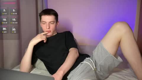 Snapshot of simonsweett chatting on May 2026 11:11:01 PM Simon online show from May 2026 11:11:01 PM