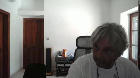 Snapshot of simonthenudist chatting on April 2026 10:07:02 AM Simon online show from April 2026 10:07:02 AM