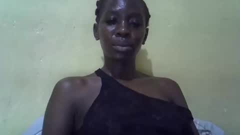 Snapshot of simplyloy33 chatting on April 2026 01:47:02 PM simplyloy33 online show from April 2026 01:47:02 PM