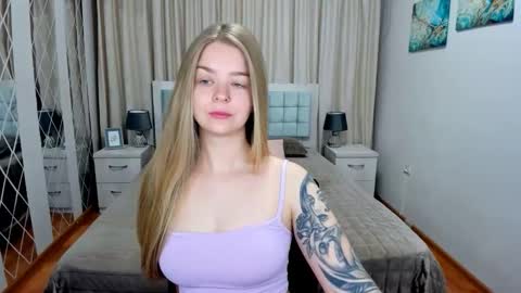 Snapshot of sirenabloom chatting on June 2026 04:26:02 AM SirenaBloom online show from June 2026 04:26:02 AM