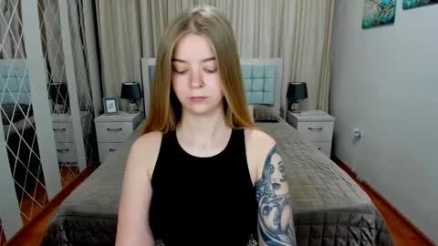 Snapshot of sirenabloom chatting on June 2026 04:34:01 AM SirenaBloom online show from June 2026 04:34:01 AM