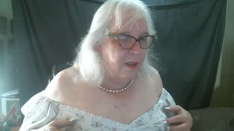 Sissy Diane online show from October 2025 01:09:02 PM