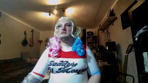 Snapshot of sissylovedoll chatting on December 2024 08:39:02 PM Tiffany Candy online show from December 2024 08:39:02 PM