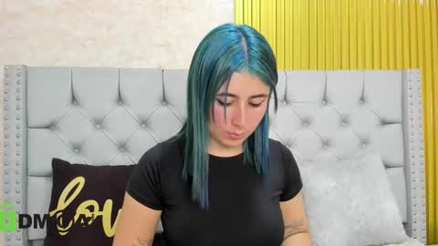 Snapshot of skarlet04 chatting on November 2025 05:46:02 PM Skarlet online show from November 2025 05:46:02 PM