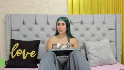 Snapshot of skarlet04 chatting on November 2025 06:31:02 PM Skarlet online show from November 2025 06:31:02 PM