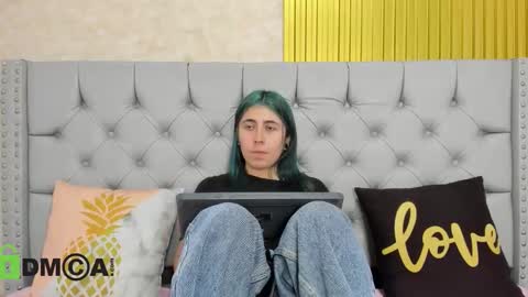 Snapshot of skarlet04 chatting on November 2025 06:11:02 PM Skarlet online show from November 2025 06:11:02 PM