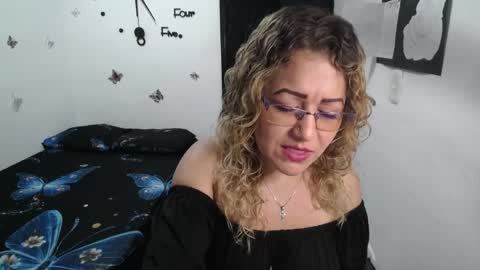 Snapshot of skarleth_diaz chatting on May 2026 04:40:01 AM SKARLETH online show from May 2026 04:40:01 AM