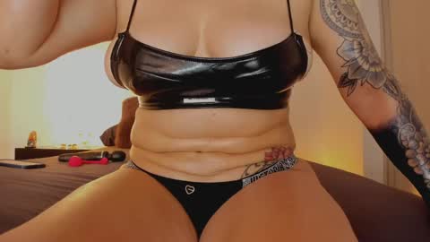 Snapshot of skay_hot chatting on May 2026 10:17:01 PM Skay online show from May 2026 10:17:01 PM