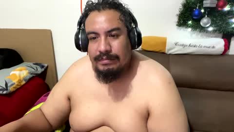 Snapshot of skinhell chatting on December 2024 06:31:02 AM Elias online show from December 2024 06:31:02 AM