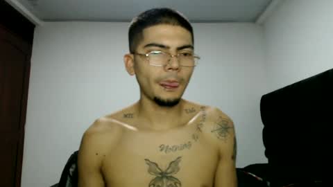 Snapshot of skinny_badboy chatting on July 2026 01:09:01 AM E R O S online show from July 2026 01:09:01 AM