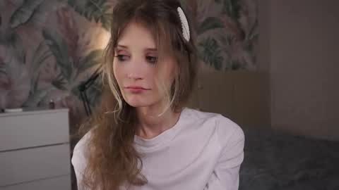 Snapshot of skinny_eve chatting on February 2025 10:48:01 PM Emily online show from February 2025 10:48:01 PM