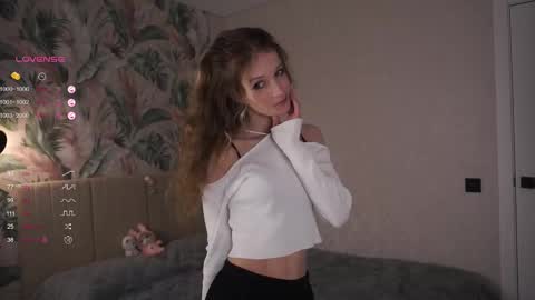 Snapshot of skinny_eve chatting on March 2025 10:16:01 PM Emily online show from March 2025 10:16:01 PM