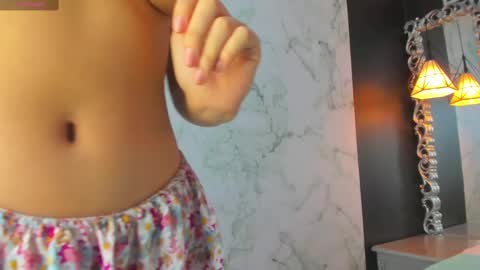 Snapshot of skinny_linda chatting on March 2025 04:33:02 PM online show from March 2025 04:33:02 PM