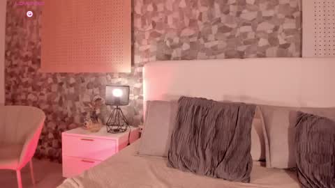 Snapshot of skinnydoll_1 chatting on May 2026 03:29:01 PM Mila online show from May 2026 03:29:01 PM
