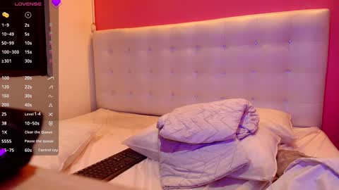 Snapshot of skinnyneighbour_ chatting on February 2025 09:17:02 AM Karla online show from February 2025 09:17:02 AM