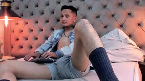 SkinnyZeth online show from November 2025 04:22:02 AM