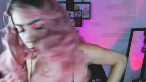 Snapshot of sky_girl1 chatting on January 2025 03:30:02 AM Mile online show from January 2025 03:30:02 AM