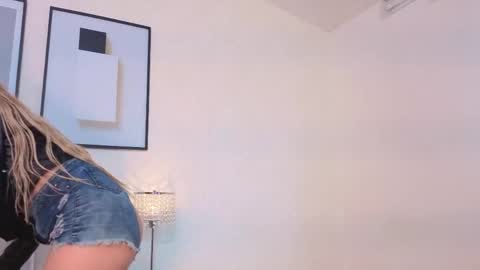 Snapshot of sky_johnson_ chatting on May 2026 07:10:02 PM sky_johnson_ online show from May 2026 07:10:02 PM