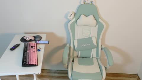 Snapshot of skye_nerdy chatting on September 2025 04:05:01 AM SKYE. online show from September 2025 04:05:01 AM