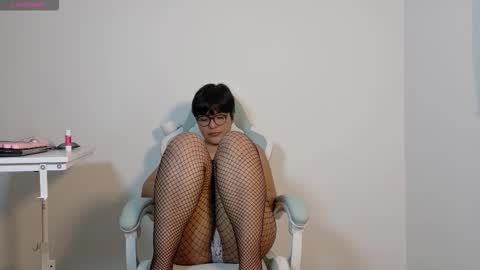 Snapshot of skye_nerdy chatting on October 2025 05:28:01 AM SKYE. online show from October 2025 05:28:01 AM