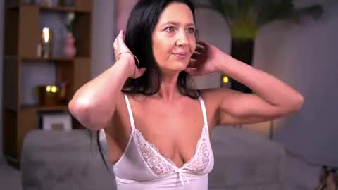 Skyler online show from April 2026 03:45:01 AM