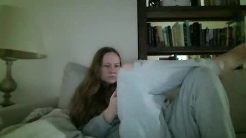 Snapshot of skywinters chatting on November 2025 09:03:02 PM Sky Winters online show from November 2025 09:03:02 PM