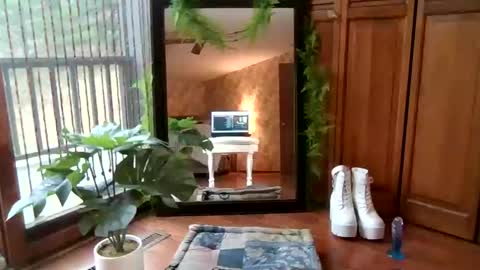 Snapshot of skywinters chatting on November 2025 03:34:01 PM Sky Winters online show from November 2025 03:34:01 PM