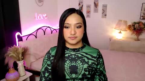 Queen Cyrine online show from November 2025 02:44:01 PM