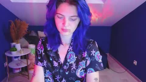Snapshot of slayq777 chatting on October 2025 09:24:01 PM Emilia online show from October 2025 09:24:01 PM
